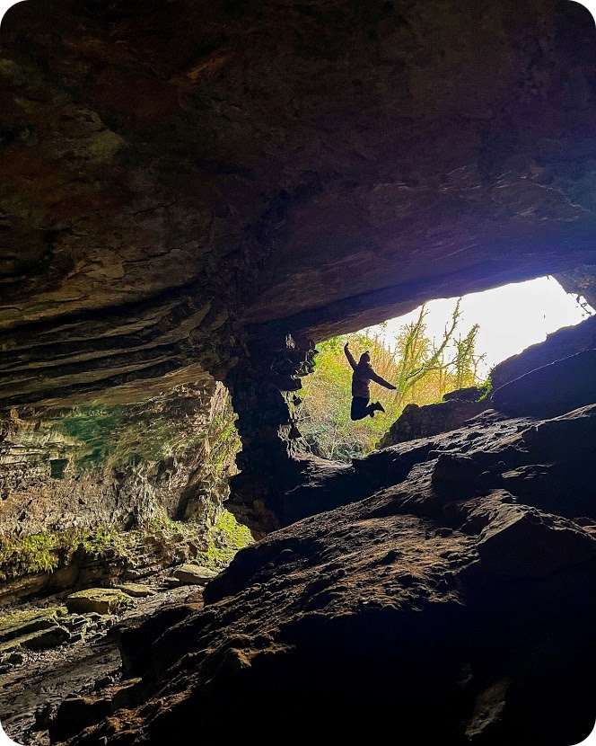 PLANES EN ASTURIAS, VISTAS CUEVA DE CALDUEÑIN