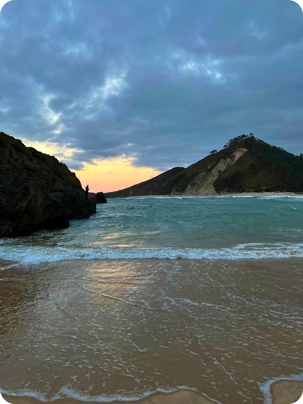 PLANES EN ASTURIAS, VISTAS A LA PLAYA DE SAN ANTOLÍN