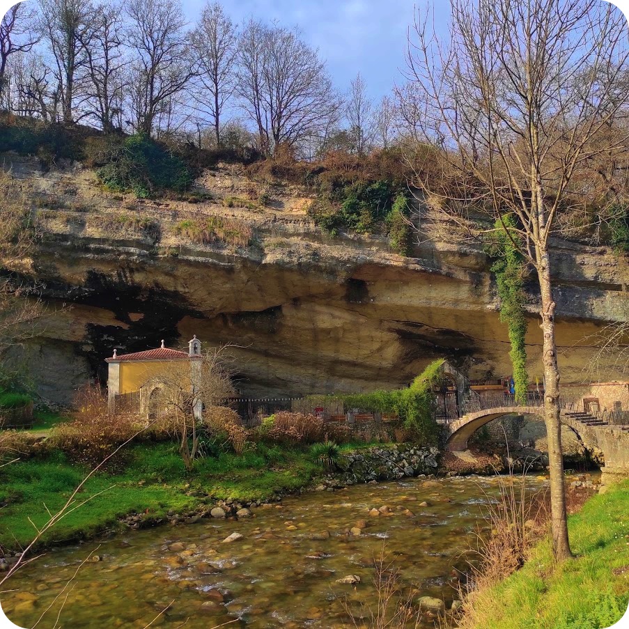 PLANES EN ASTURIAS, SANTUARIO DE LA CUEVA